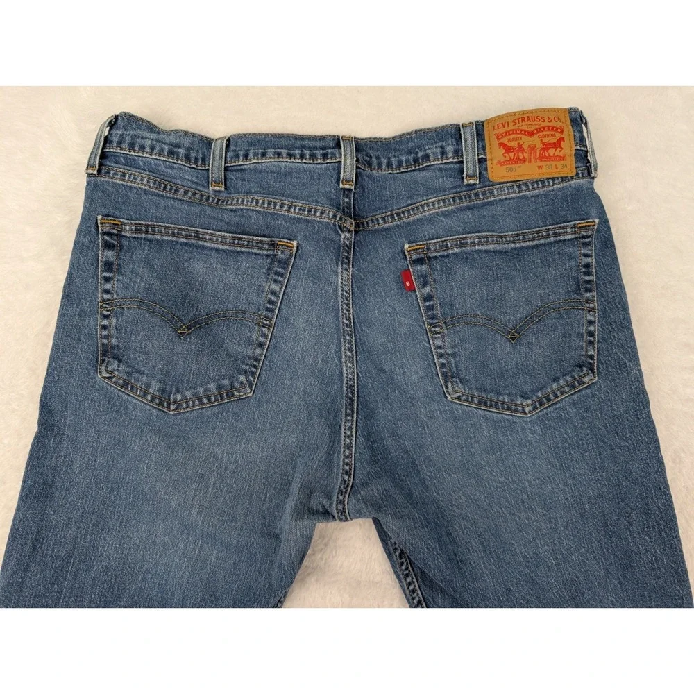 Levi's 505 Regular Fit‎ Jeans Mens 38x34(32) Straight Leg Med Wash Blue